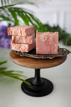 Charger l&#39;image dans la galerie, Flamant Croquet: Savon artisanal Caprice
