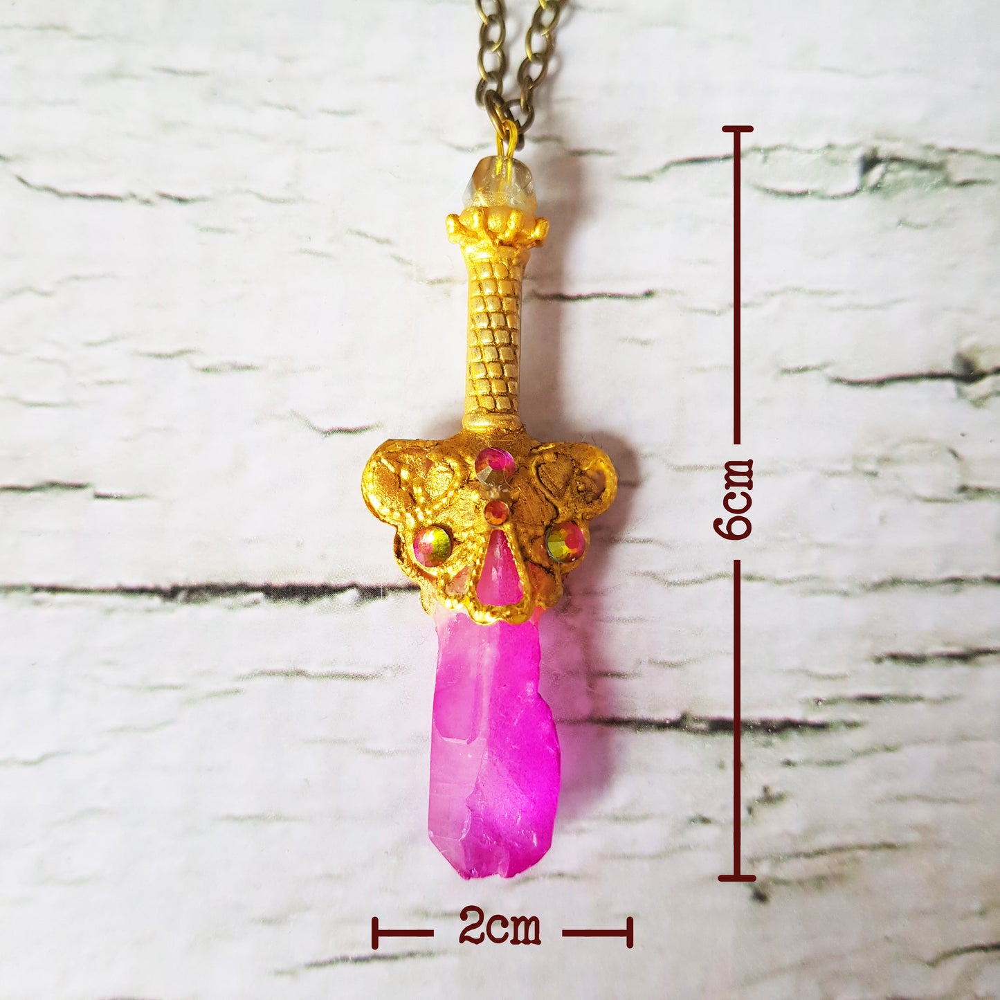 Pendentif: Épée de cristaux