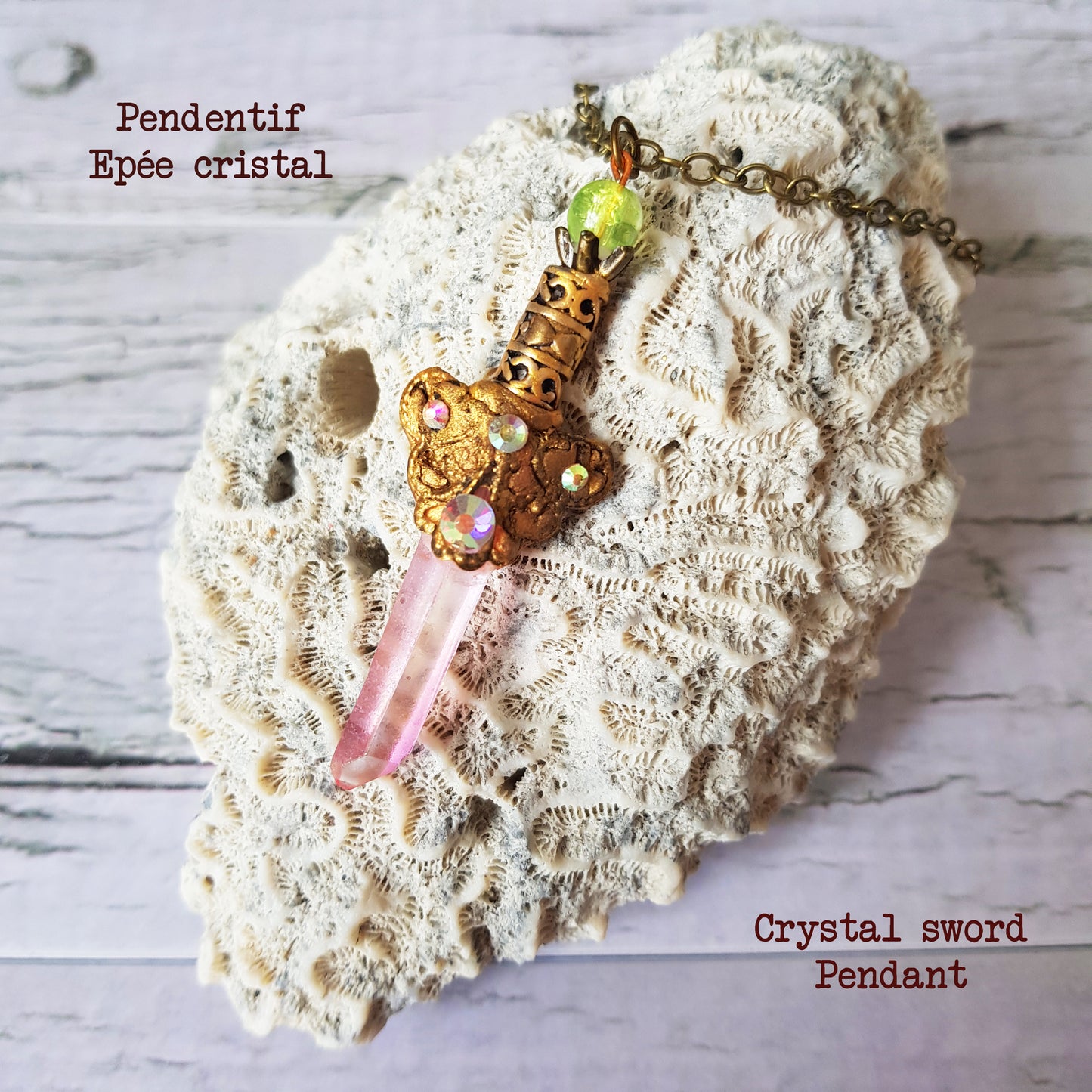 Pendentif: Épée de cristaux