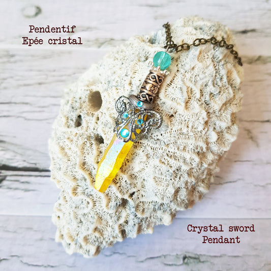 Pendentif: Épée de cristaux
