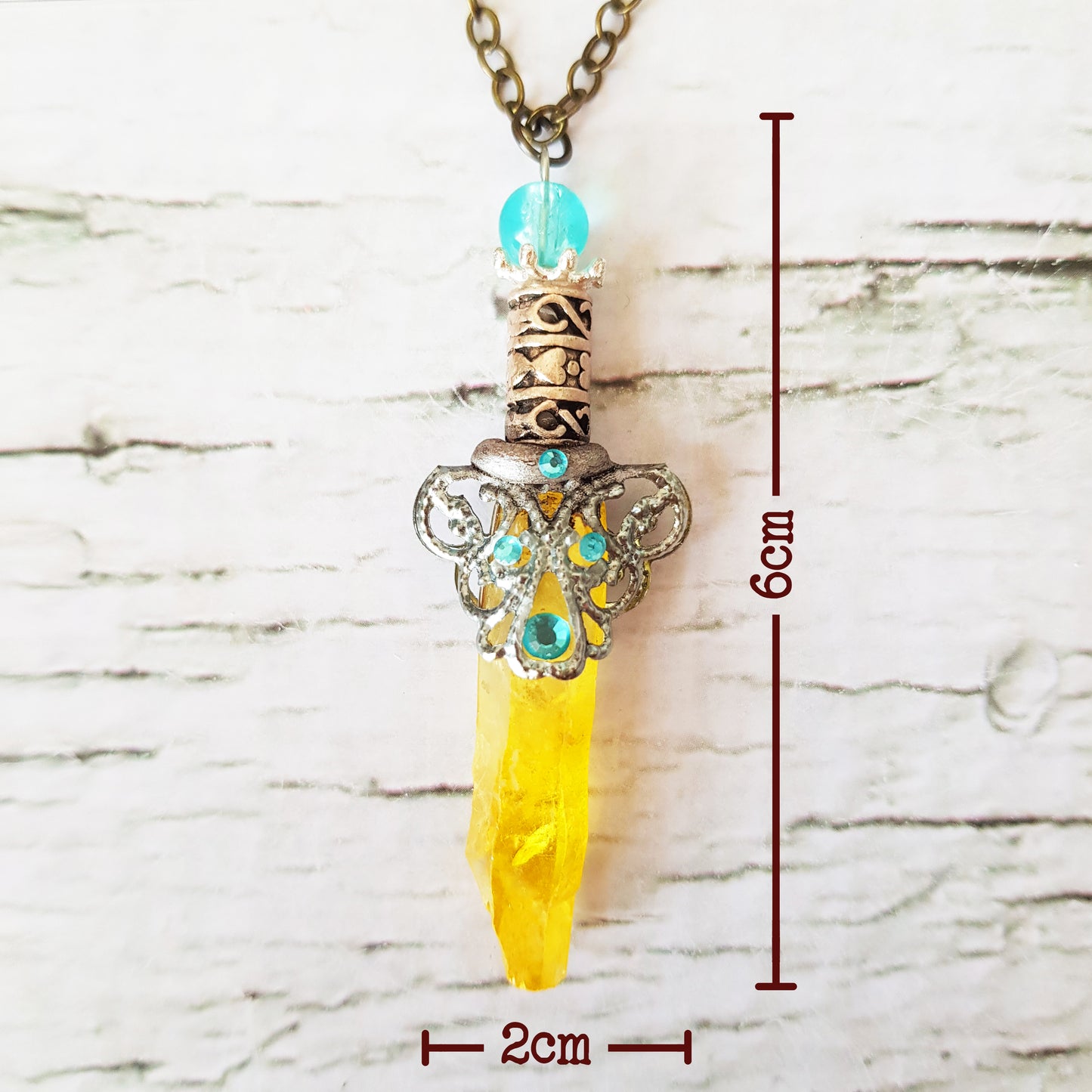 Pendentif: Épée de cristaux