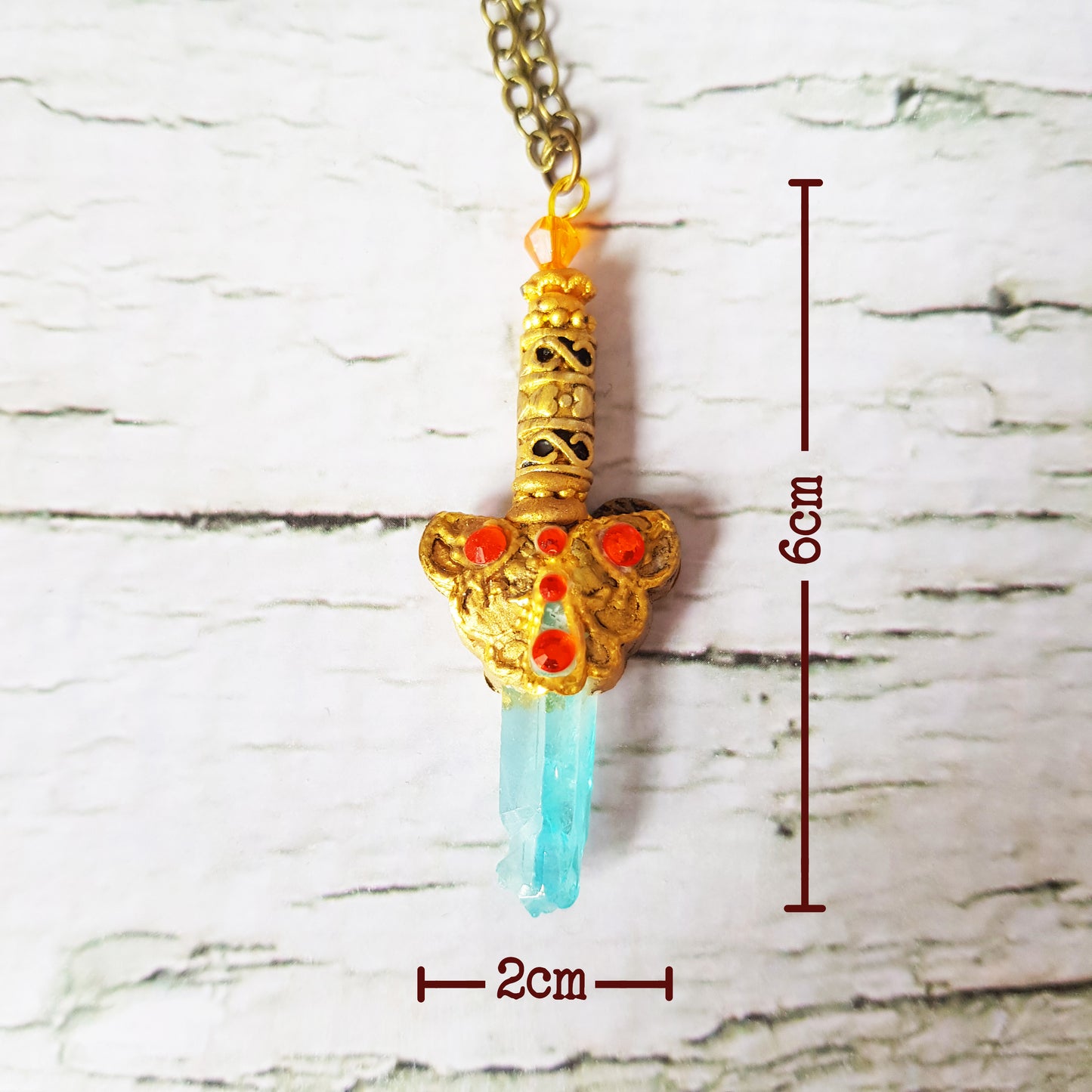 Pendentif: Épée de cristaux