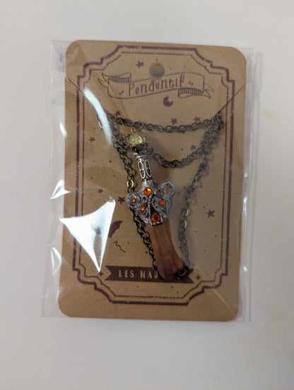 Pendentif: Épée de cristaux