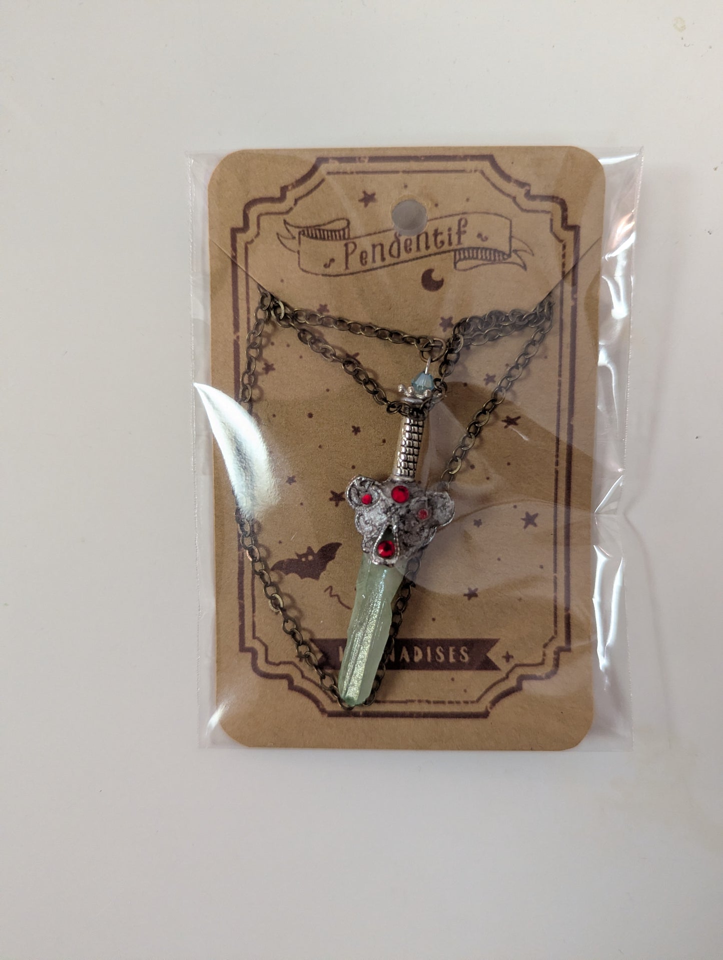 Pendentif: Épée de cristaux