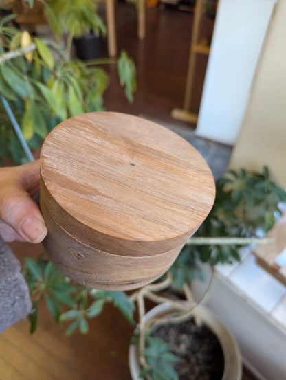 Bol d'offrandes en bois/ couvert