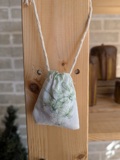 Pochette à camphre, cristaux et herbes aromatiques