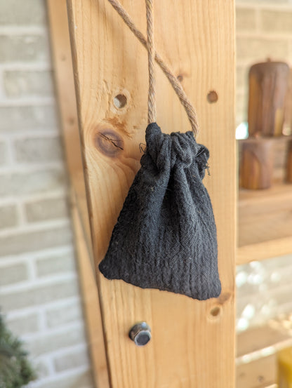 Pochette à camphre, cristaux et herbes aromatiques