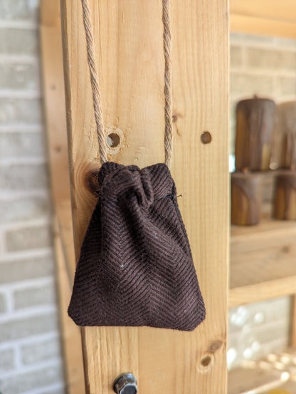 Pochette à camphre, cristaux et herbes aromatiques