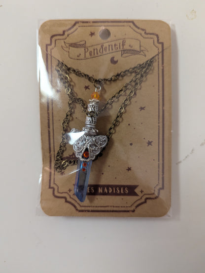 Pendentif: Épée de cristaux