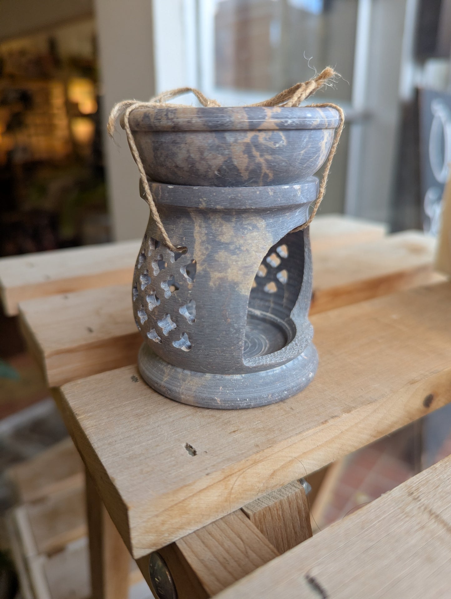 Soapstone oil and wax burner - Natural color