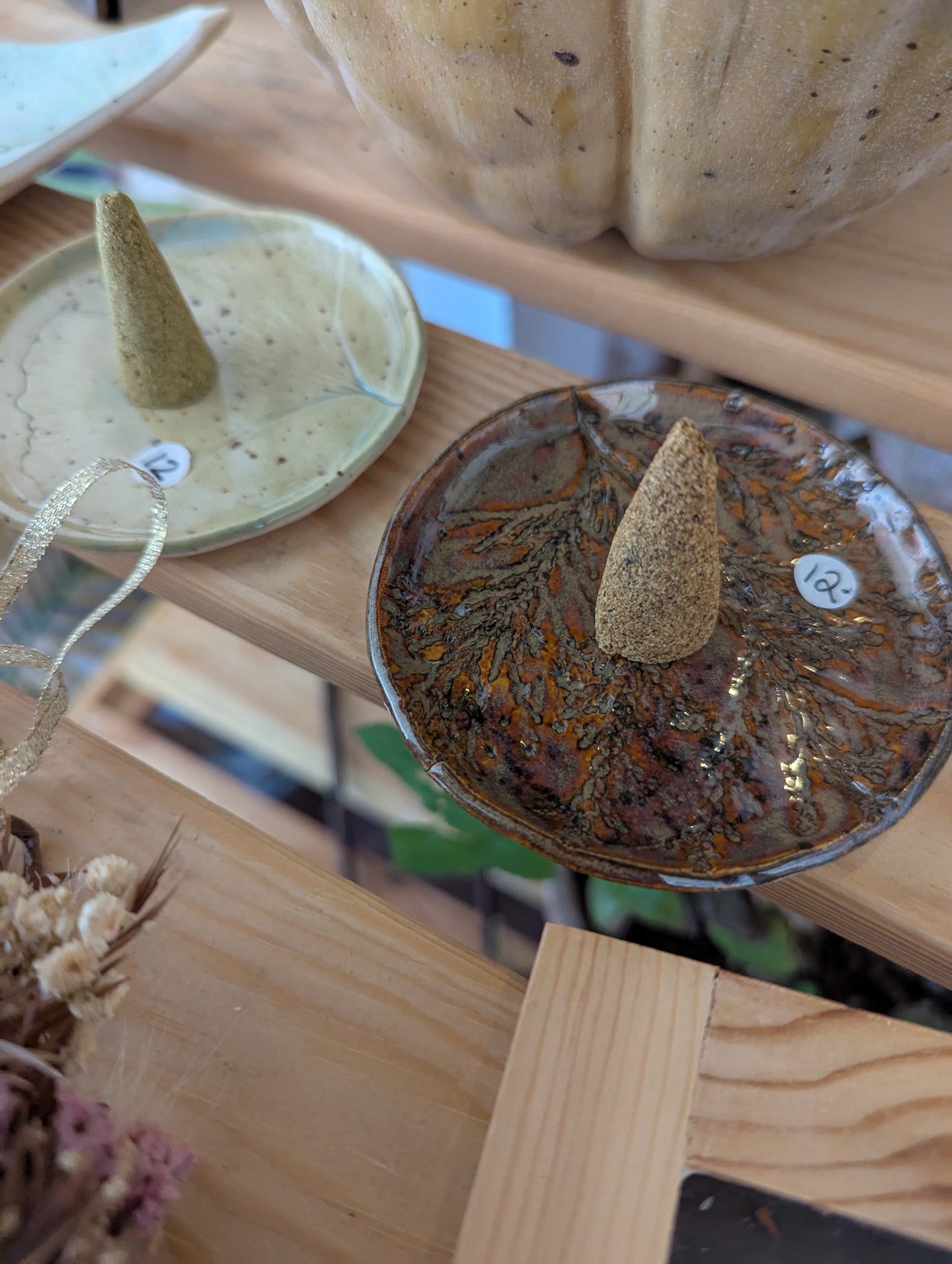 Assiettes à encens en grès: Rocksand