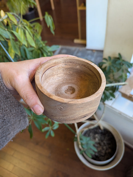 Bol d'offrandes en bois/ couvert